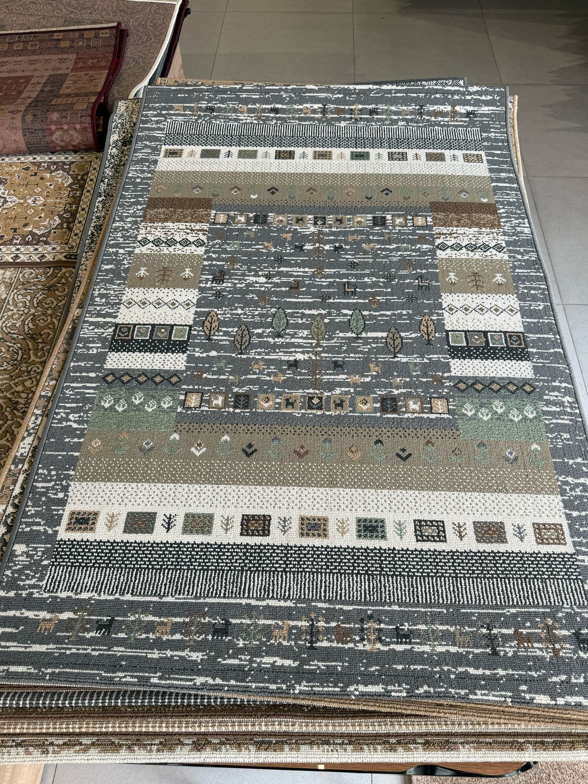 سجاد داخلي متعدد الألوان مقاس 1 × 1.5 م