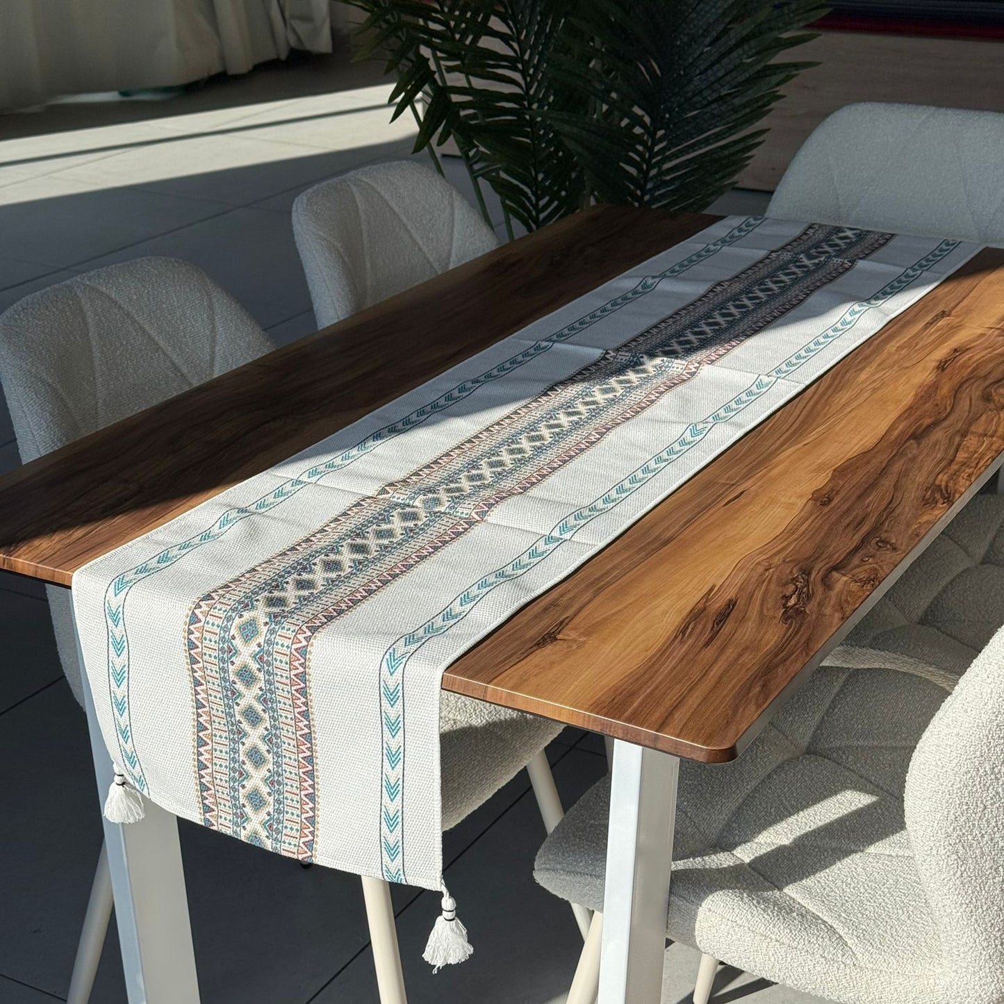 ٣٥ × ١٨٠سم ڕایەخی سەر مێزی دیکۆراتی شاهانە