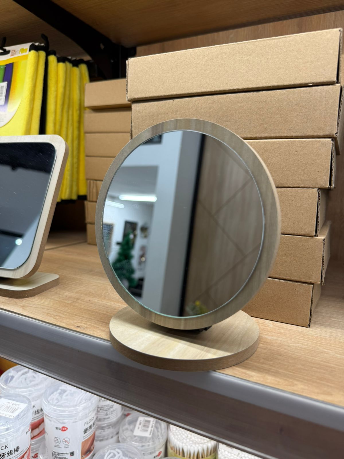 مرآة طاولة عصرية قائمة بإطار خشبي