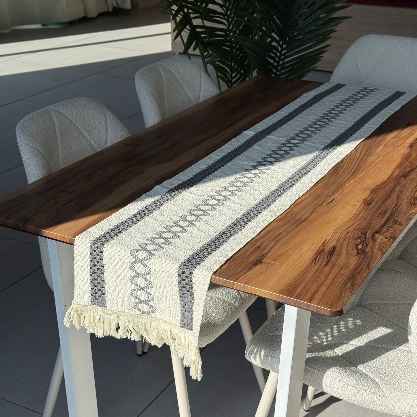 ٣٠ × ١٨٠سم ڕایەخی سەر مێزی دیکۆراتی شاهانە