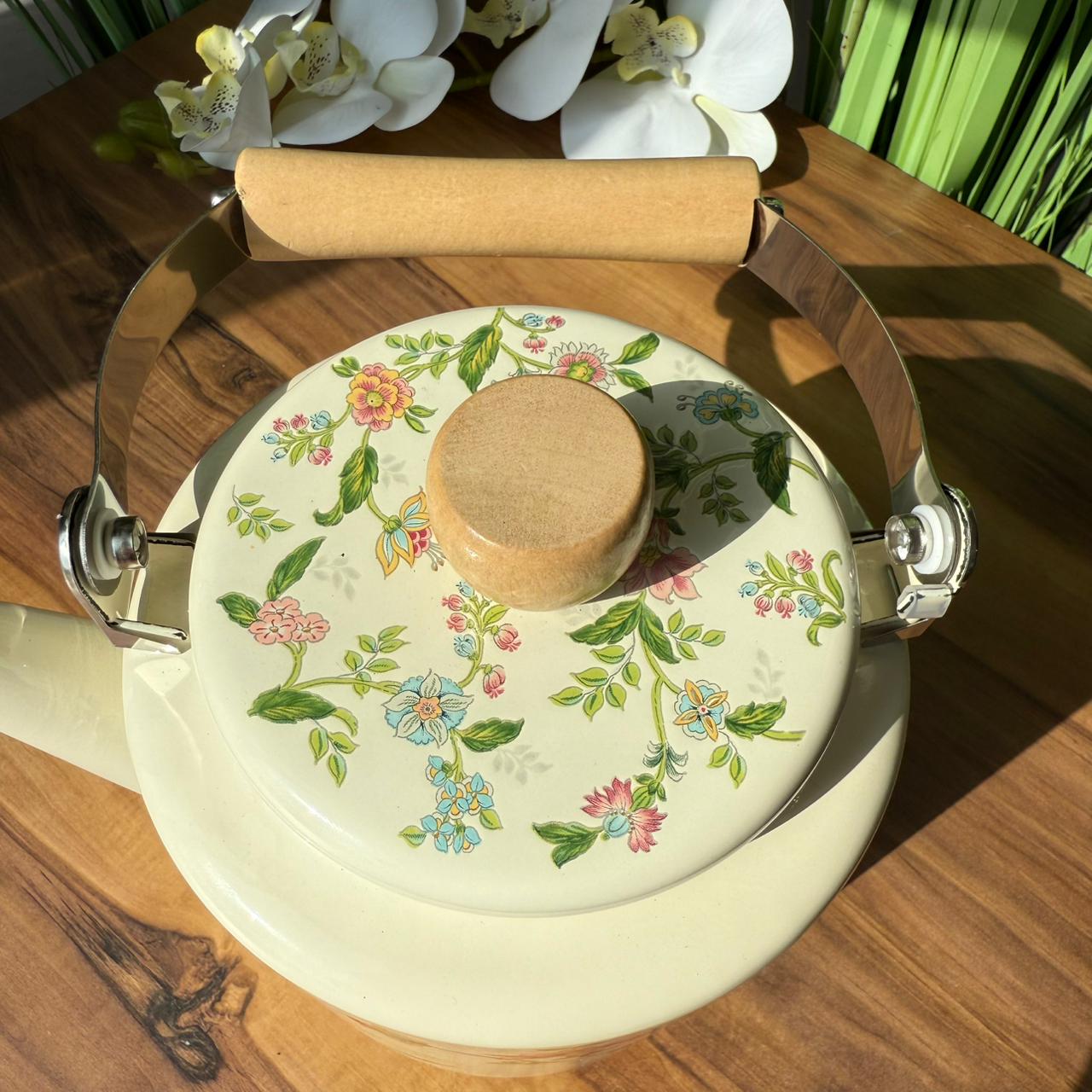 Stovetop Vintage Bloom Floral Teapot With Wooden Handle- 1.3/2L
