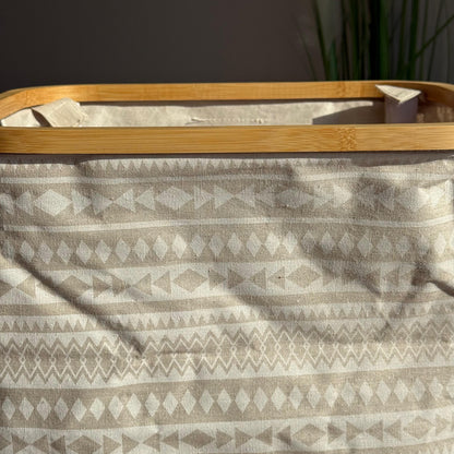 سلة تخزين قماشية بلمسات من الخيزران