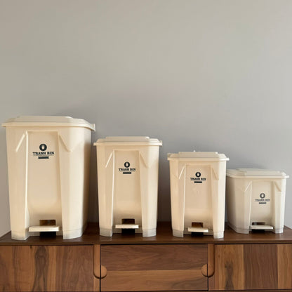 سلة مهملات كلاسيكية بدواسة - مجموعة متعددة الأحجام