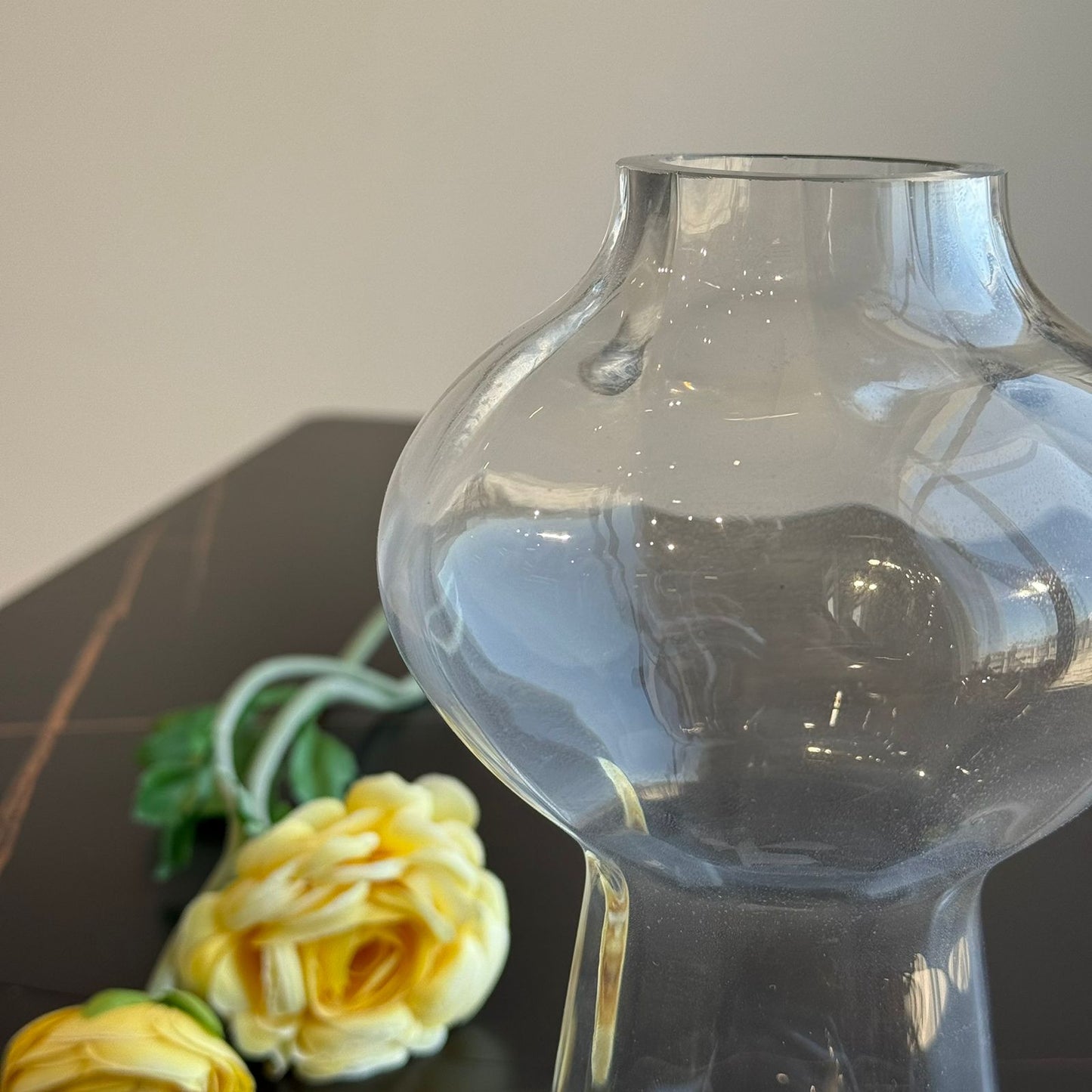 Elegance Curve Glass Vase