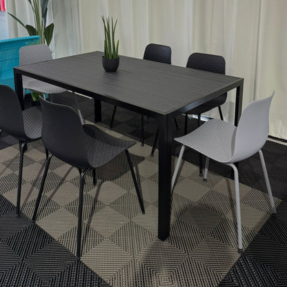 طقم أثاث خارجي حديث من كرسي وطاولة نوفا