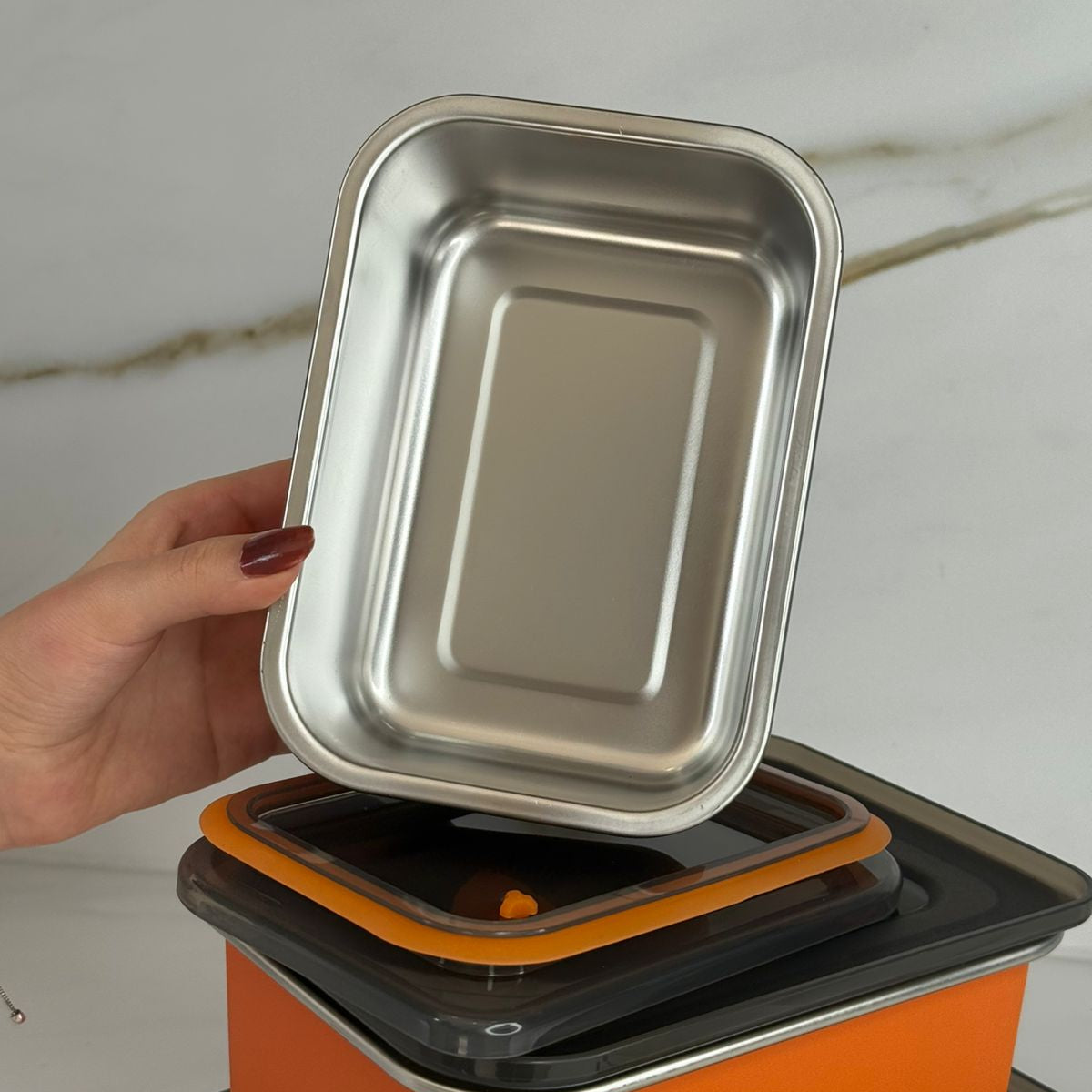 کۆمەڵێک دەفری هەڵگرتنی خۆراکی پۆڵا بە 3 قەبارە لەگەڵ سەرەکانی- لاکێشەیی 