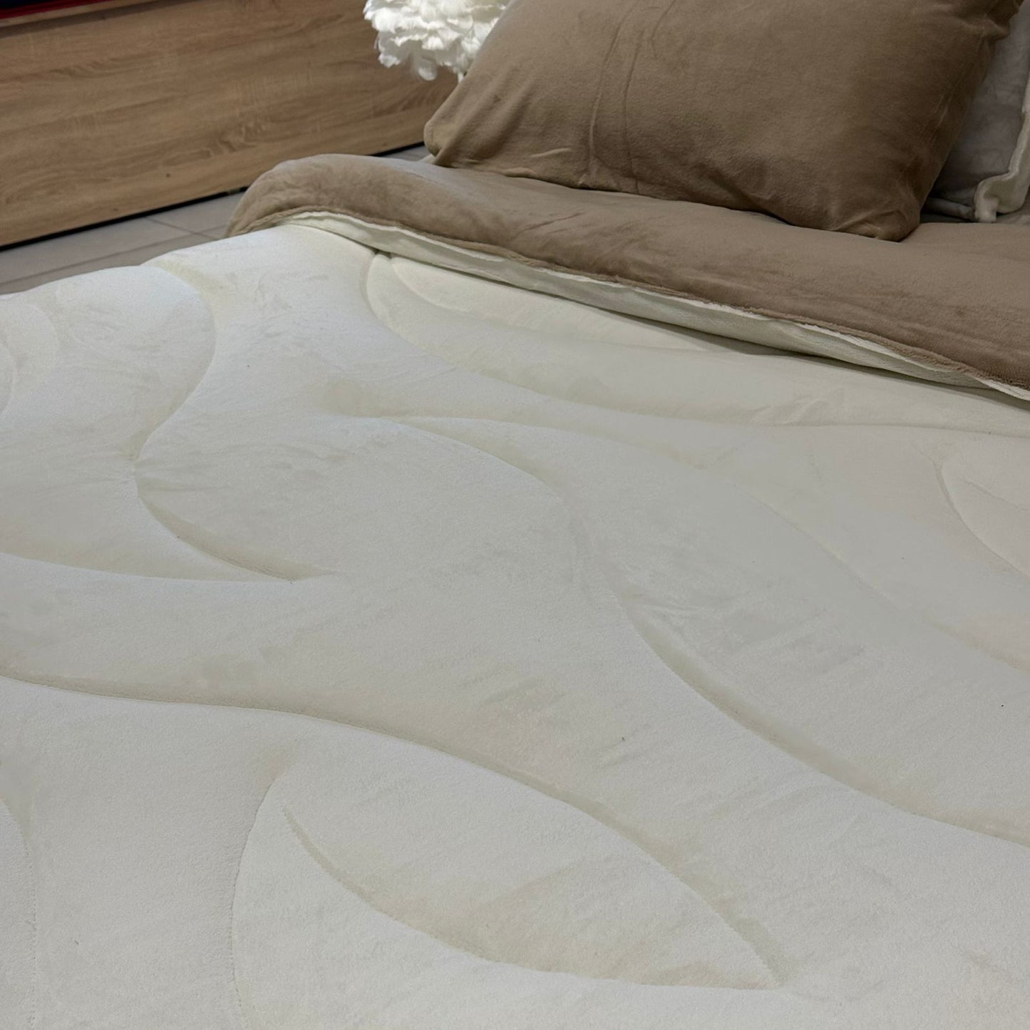 سێتی جێگەی نوستن دوو تۆنی نایاب – ٦ پارچە