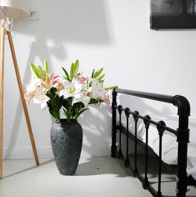 Lily - False Flowers