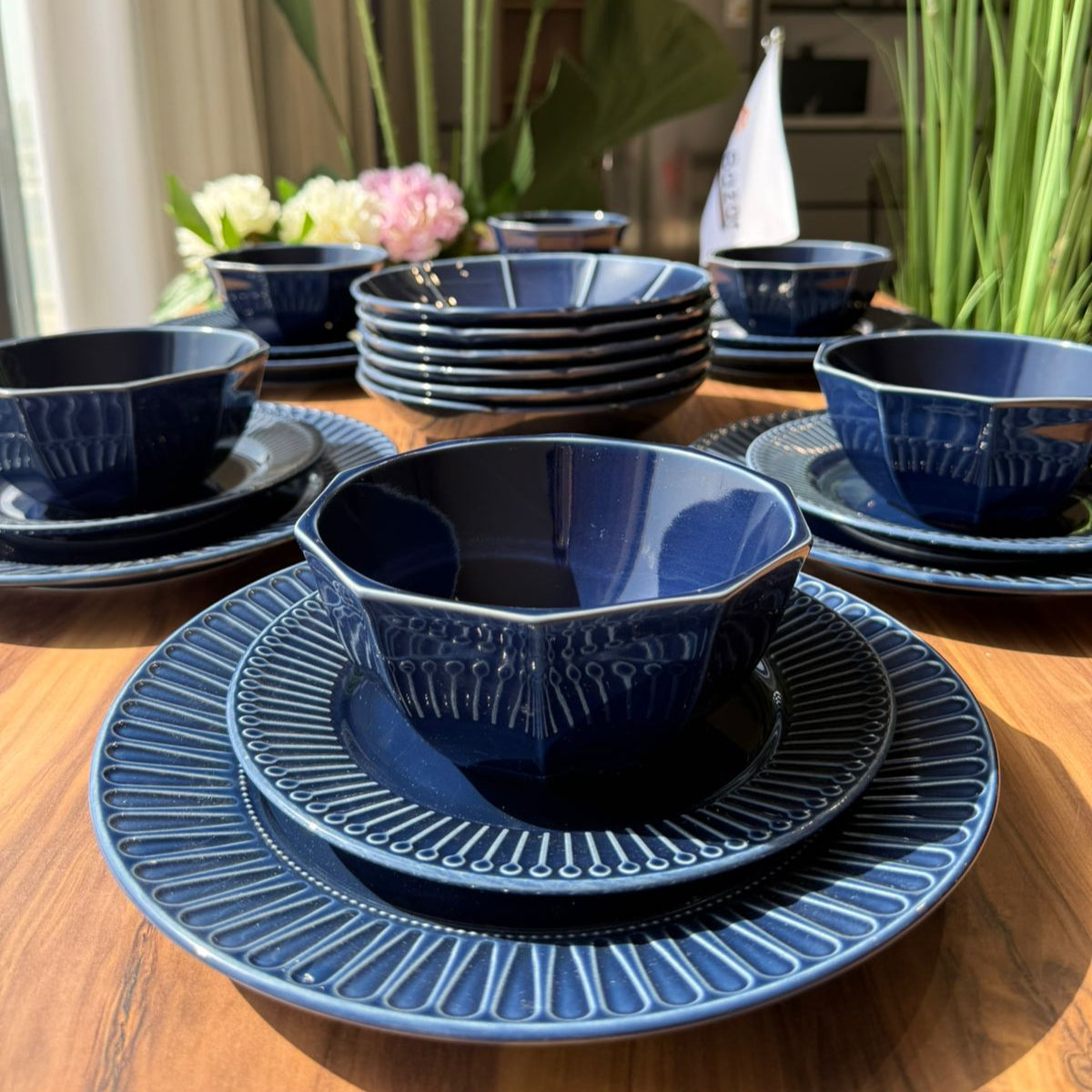 24-Peices Modern Stoneware Dining Set Textured Rim Design