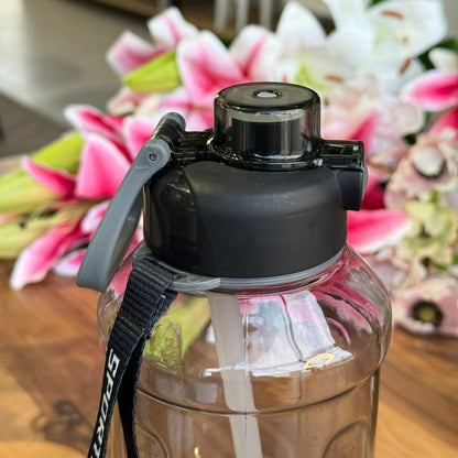 زجاجة شرب رياضة متعددة الألوان مع قش