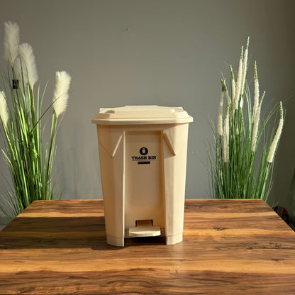 سلة مهملات كلاسيكية بدواسة - مجموعة متعددة الأحجام