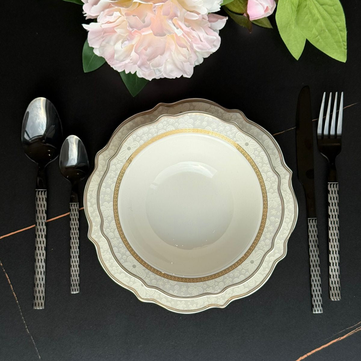 Black Mirror Cutlery Collection With Textured Handle