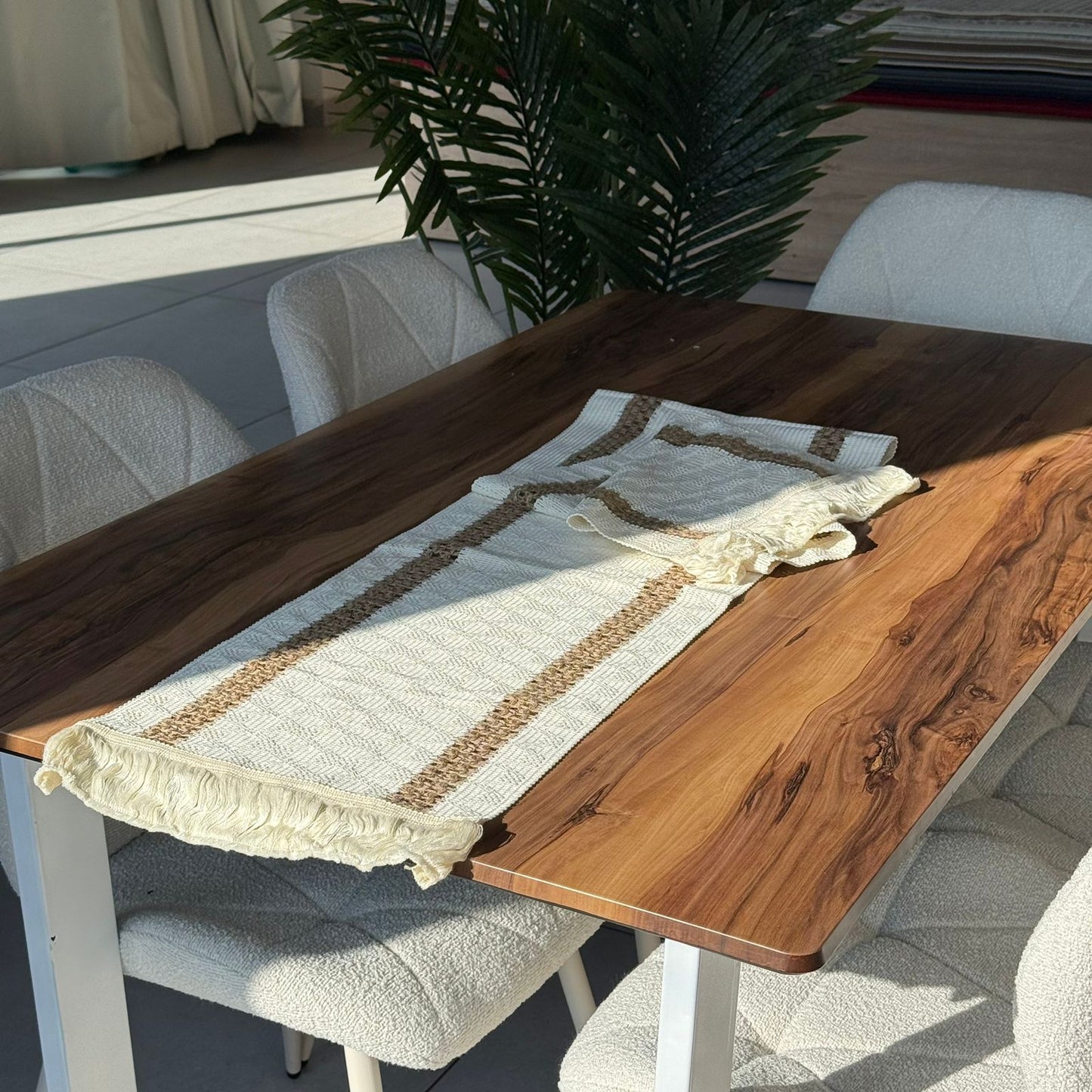 ٣٠ × ١٨٠سم ڕایەخی سەر مێزی دیکۆراتی شاهانە