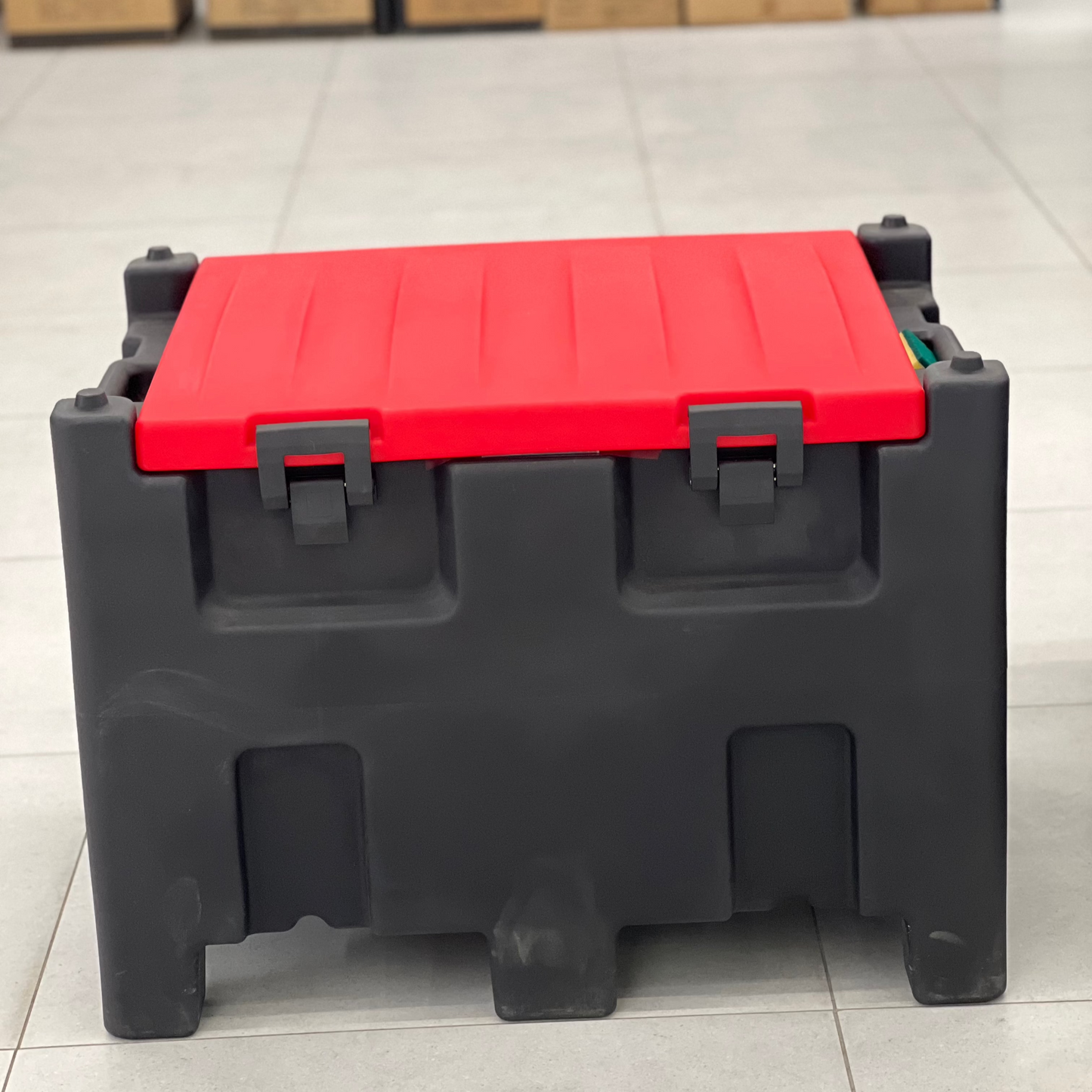 خزان وقود كهربائي سعة ٢٢٠/٤٨٠ لترًا