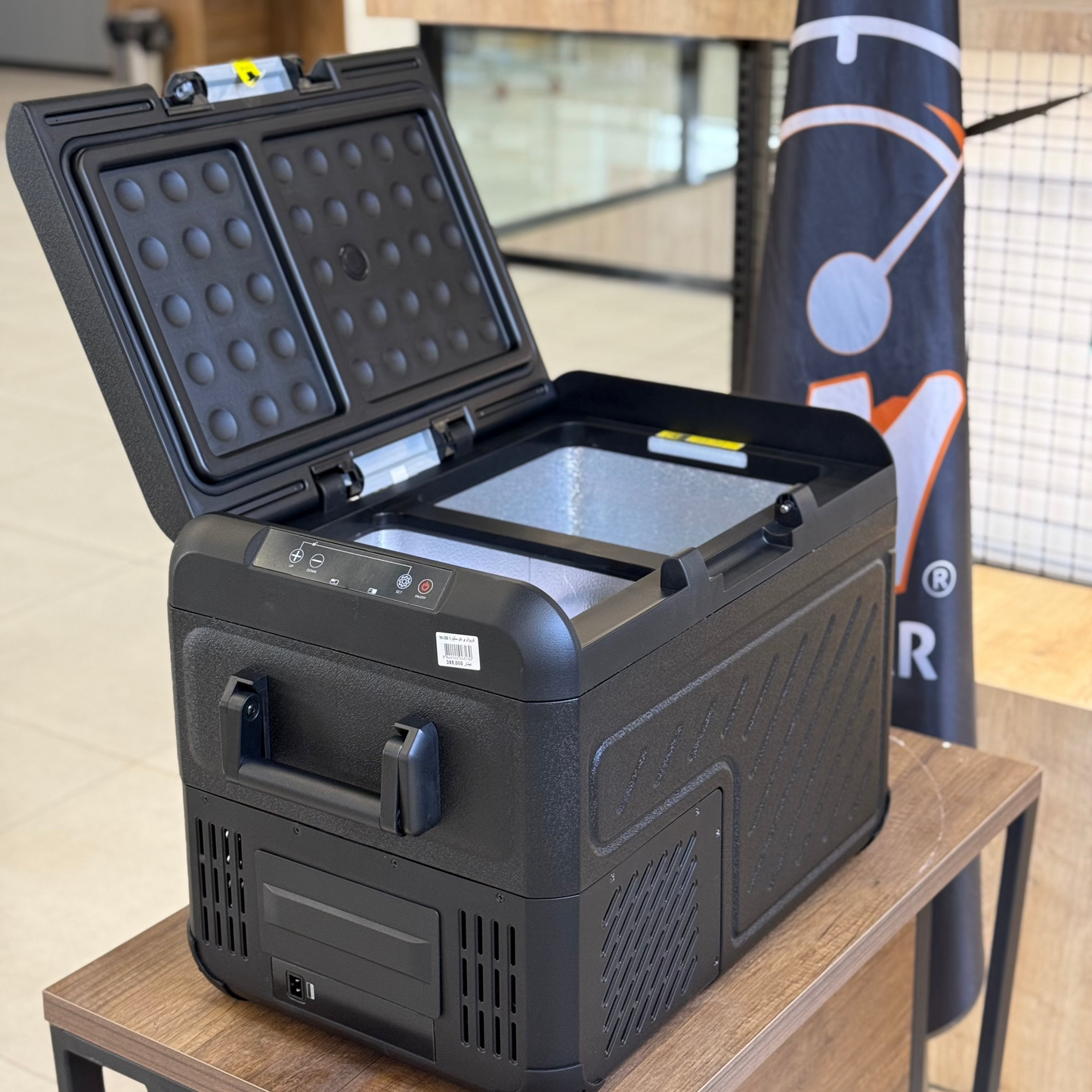 W-35 VIP Liter - Portable Car Black Cooler Box