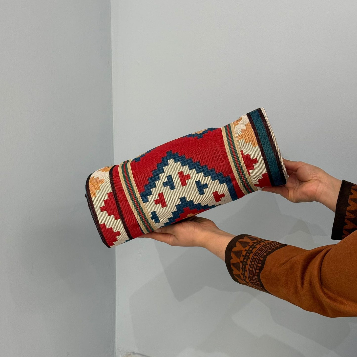 ڕایەخی ناوازە بە نەخشی خێڵەکی