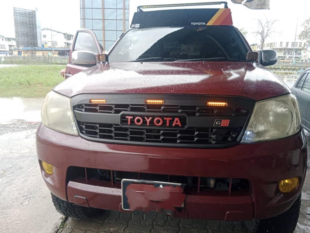 Toyota Hilux Vigo 2009 Front Grill