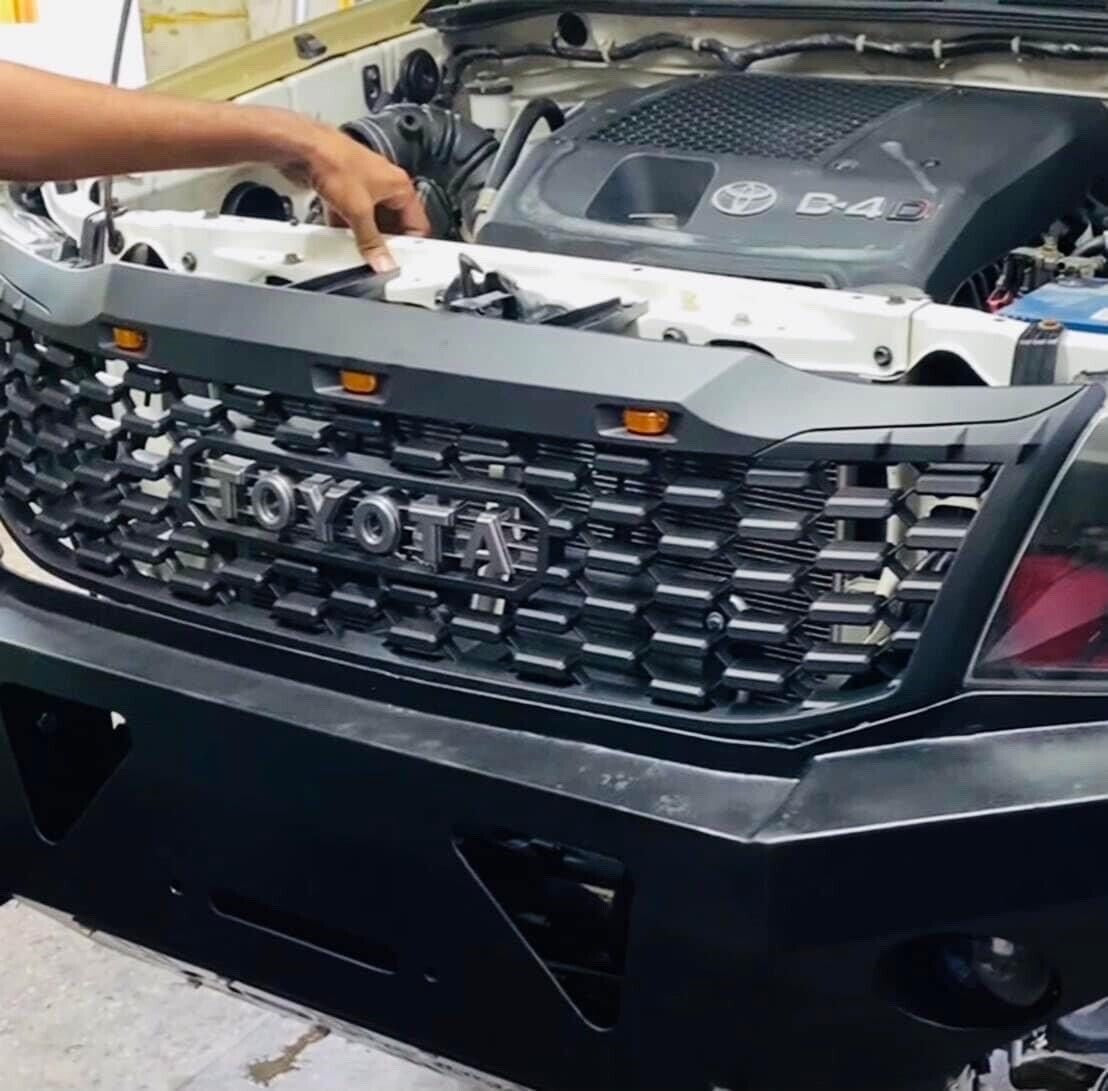 Toyota Hilux 2009 Front Grill