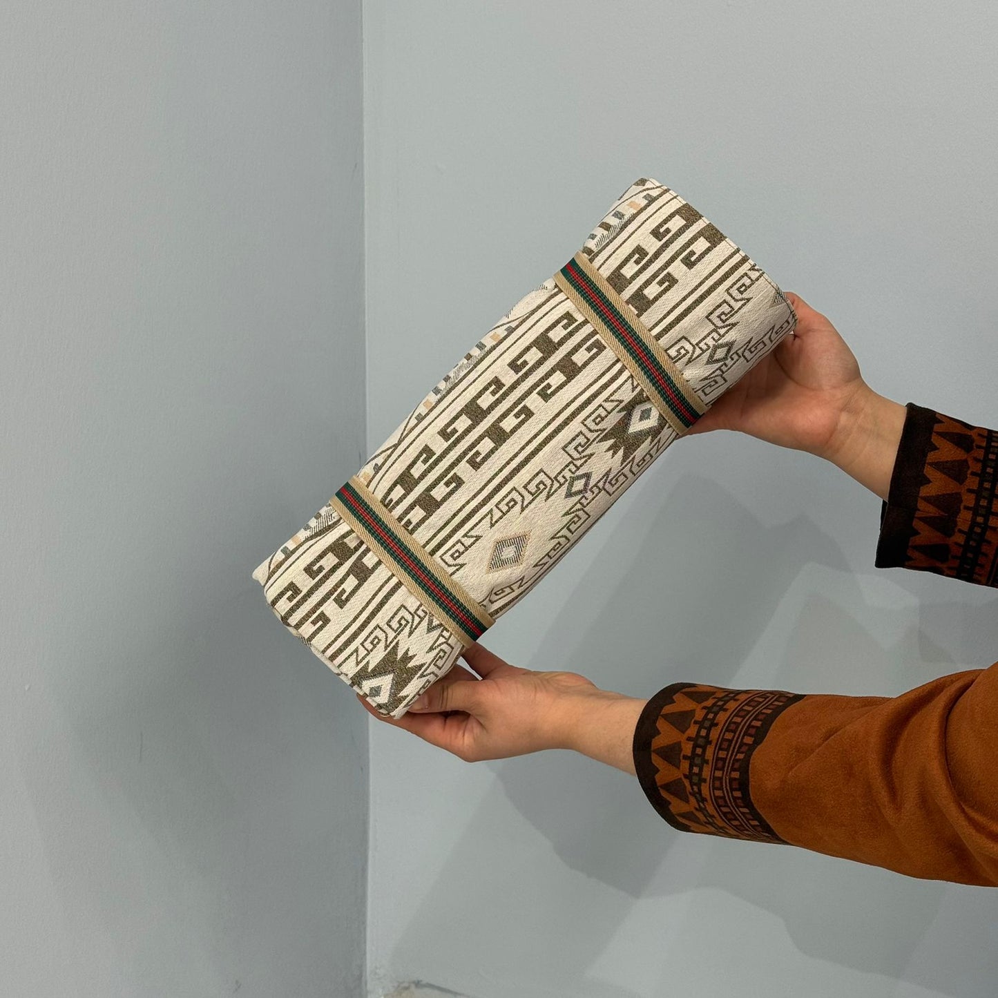 ڕایەخی ناوازە بە نەخشی خێڵەکی