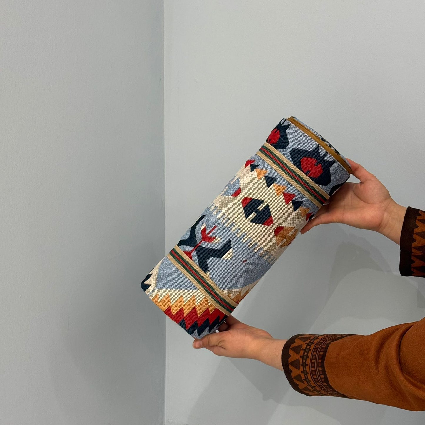 ڕایەخی ناوازە بە نەخشی خێڵەکی