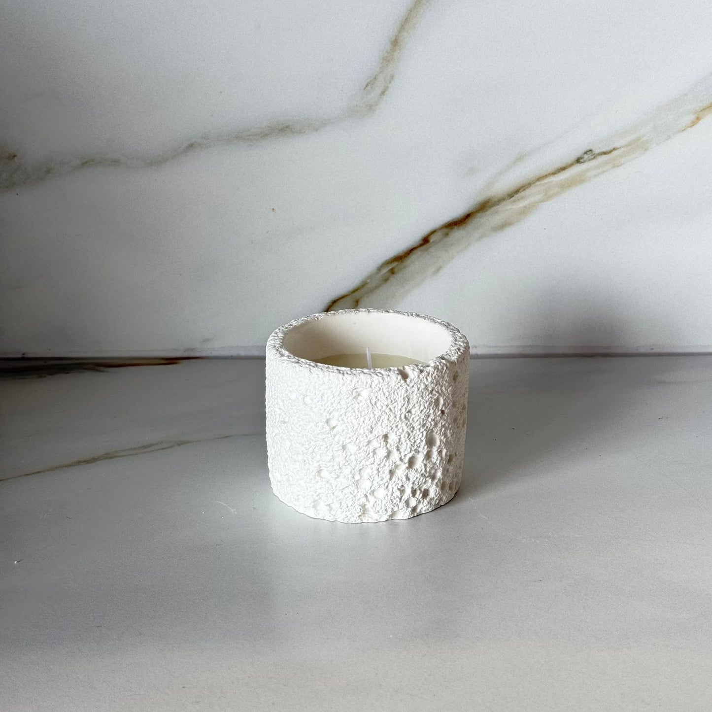 مجموعة شموع زخرفية بيضاء فاخرة