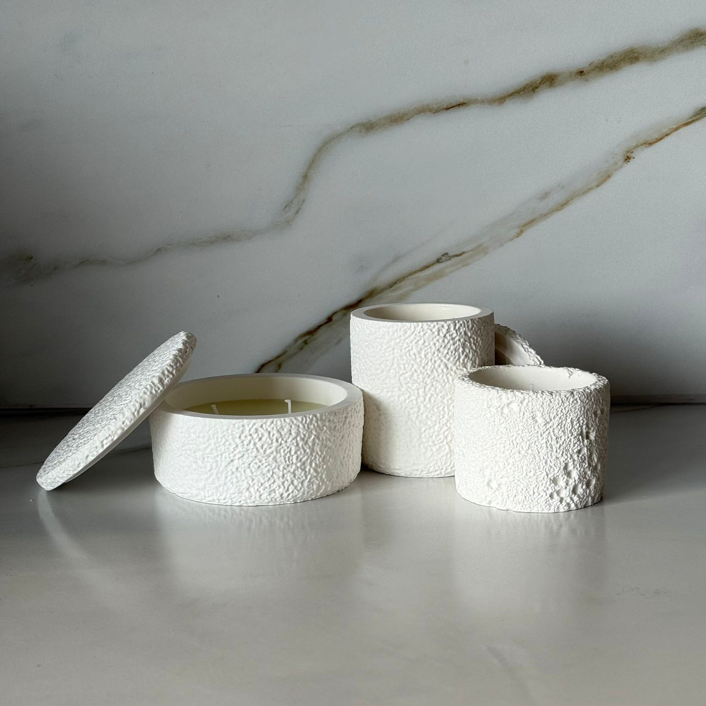 مجموعة شموع زخرفية بيضاء فاخرة