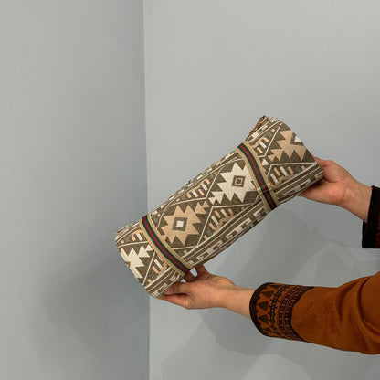 ڕایەخی ناوازە بە نەخشی خێڵەکی