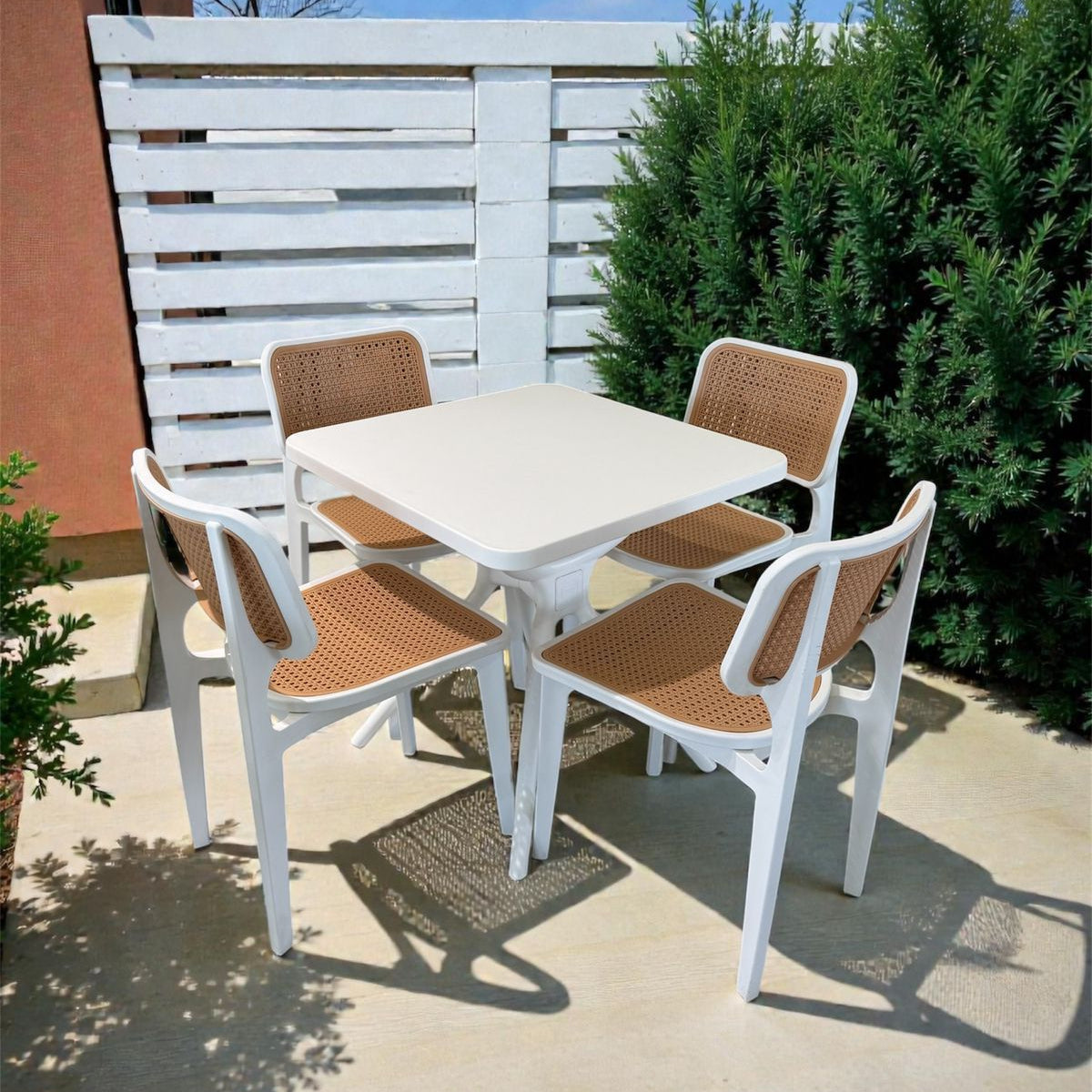 Hely Table & Mary Chair Outdoor Furniture Set