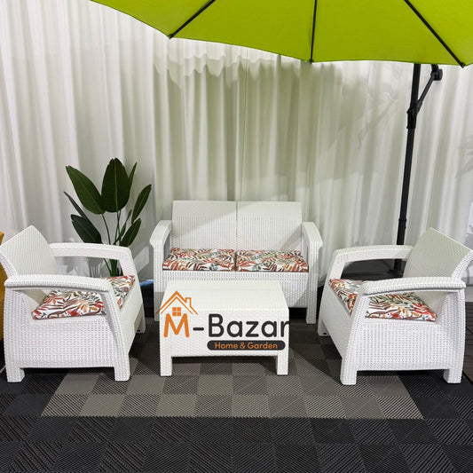 طقم جلوس للحديقة حديث - أبيض فاتح ووسادة زخرفية