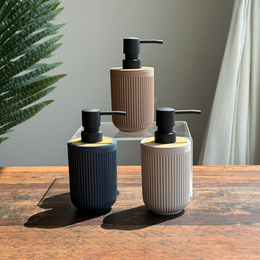 موزع صابون فاخر مزود بمضخة وغطاء خشبي