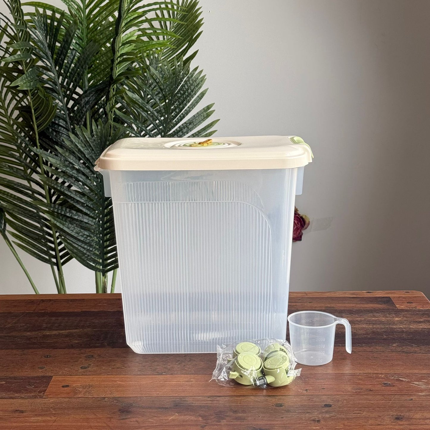Multi-Size Durable Food Storage Container with Dual Date Lid