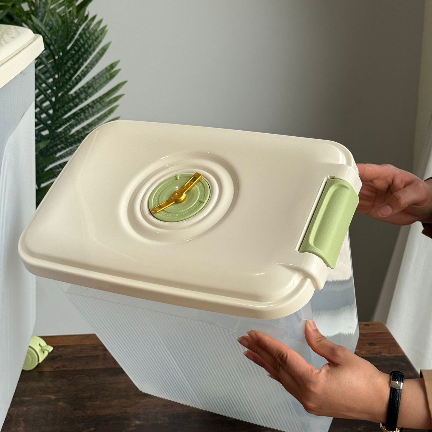Multi-Size Durable Food Storage Container with Dual Date Lid