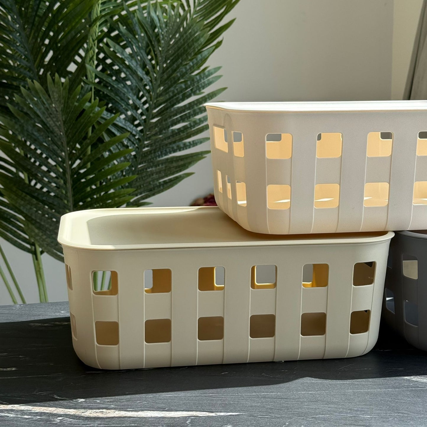 Ventilated Design Plastic Storage Baskets with Lid