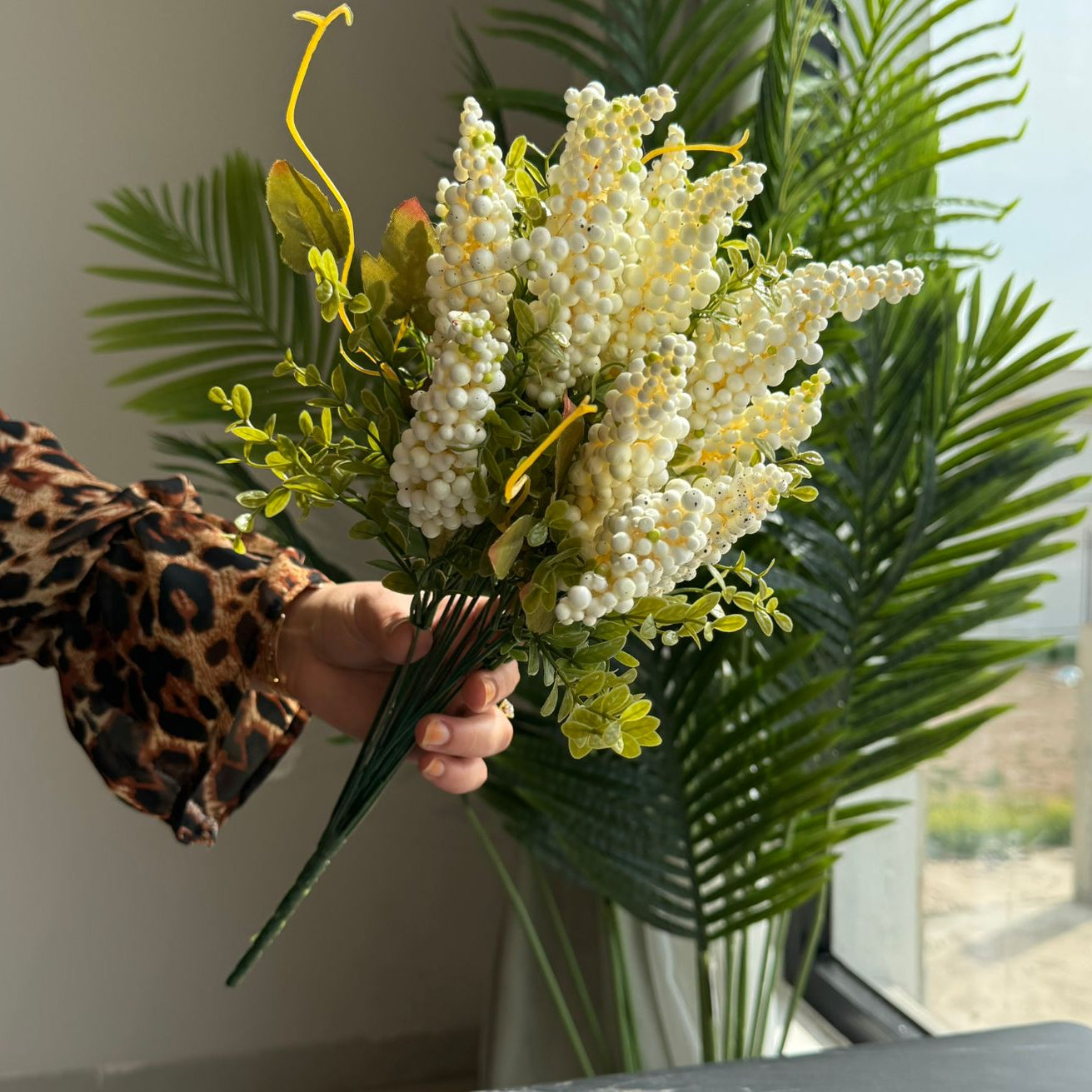 Artificial Vanilla Berry Bunch – Real-Touch Decorative Flowers
