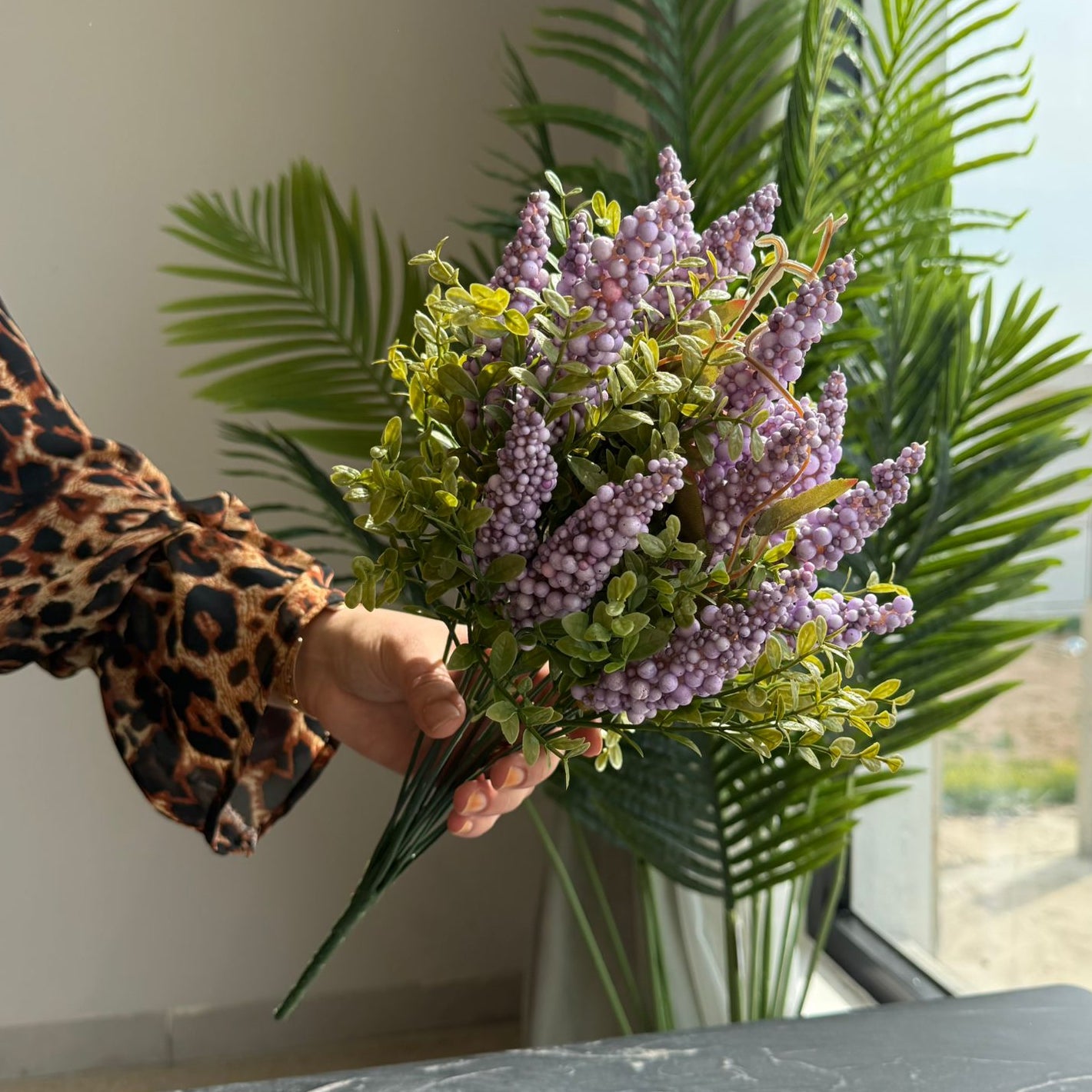 Artificial Vanilla Berry Bunch – Real-Touch Decorative Flowers
