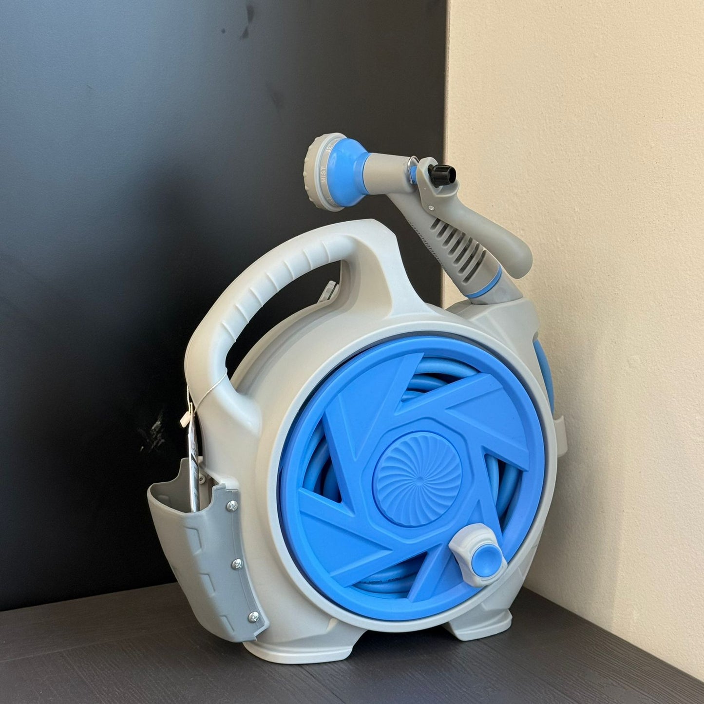Retractable Garden Hose Reel With 15m Hose And Spray Nozzle