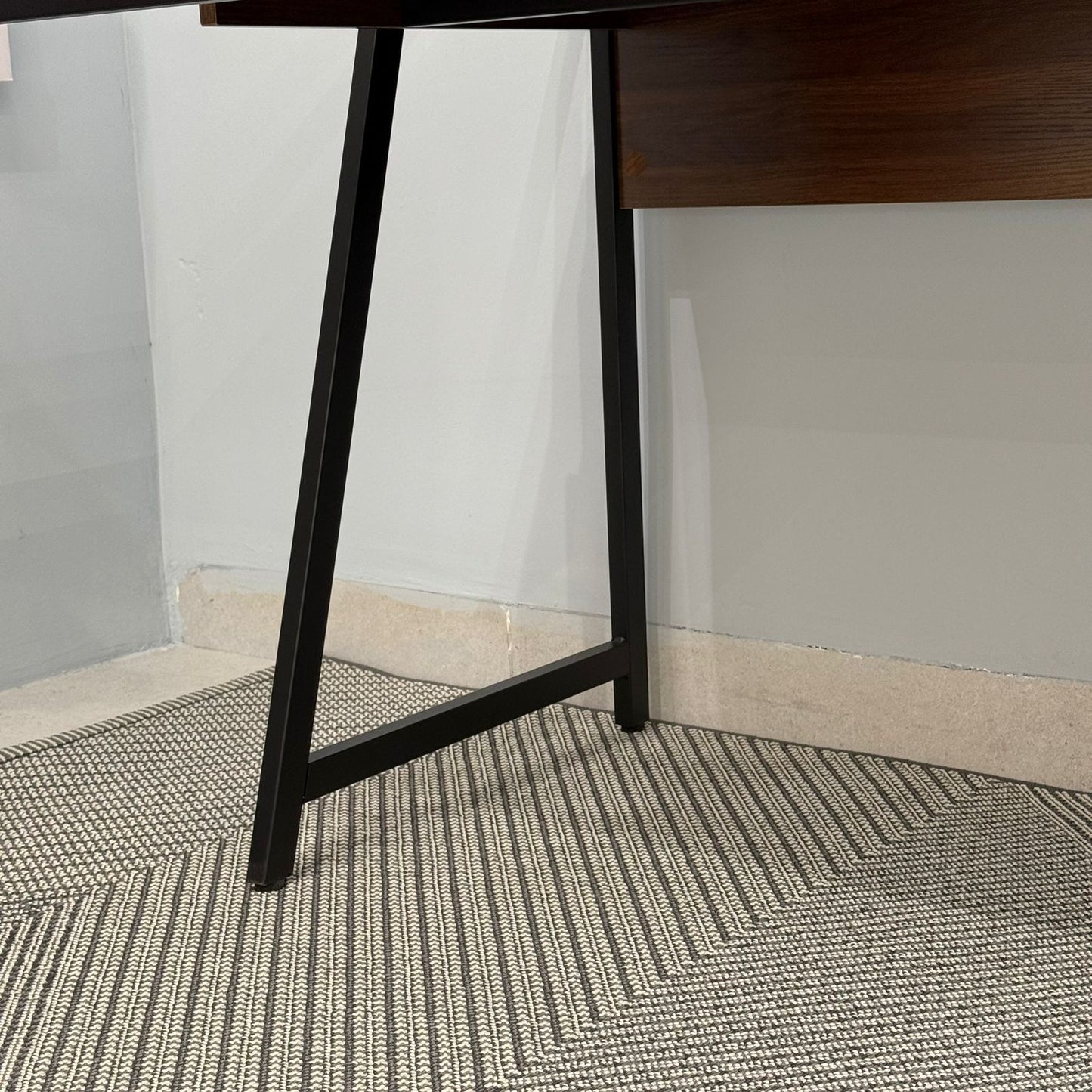 Modern Elegant Work Space Desk