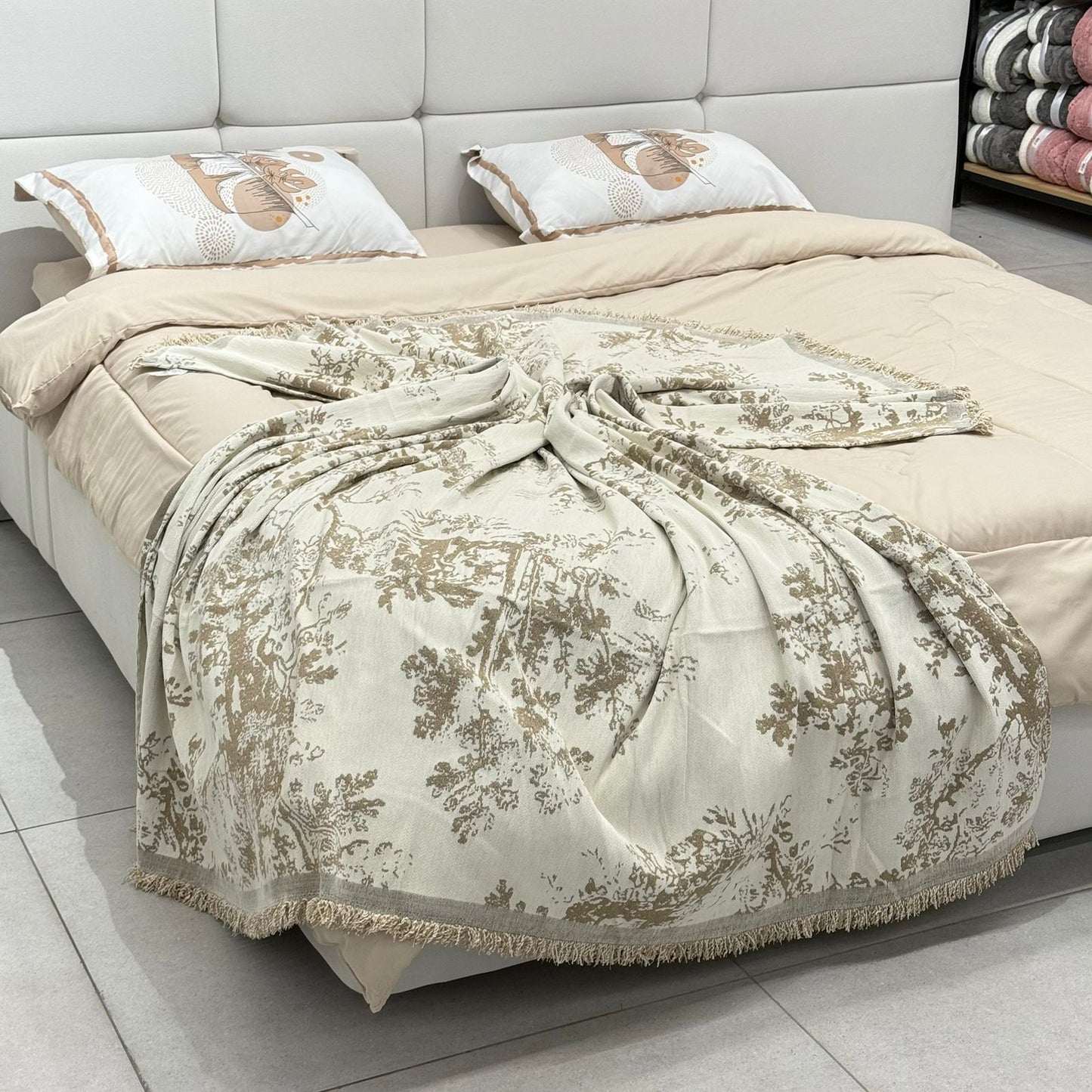 Modern Abstract Throw Blanket for Bed, Sofa & Floor Seating