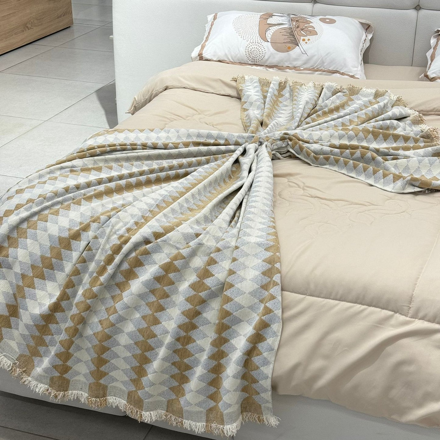 Modern Abstract Throw Blanket for Bed, Sofa & Floor Seating
