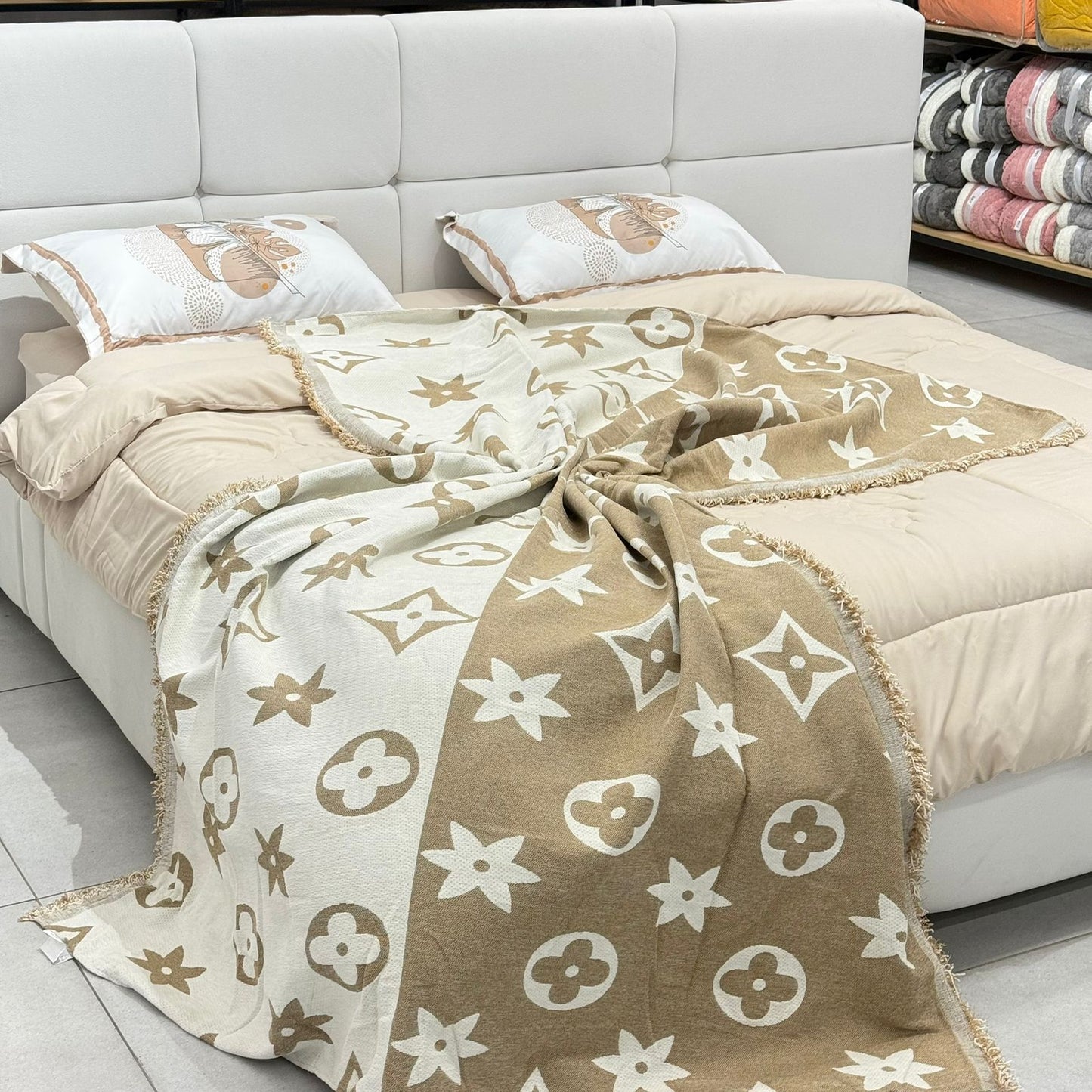 Modern Abstract Throw Blanket for Bed, Sofa & Floor Seating