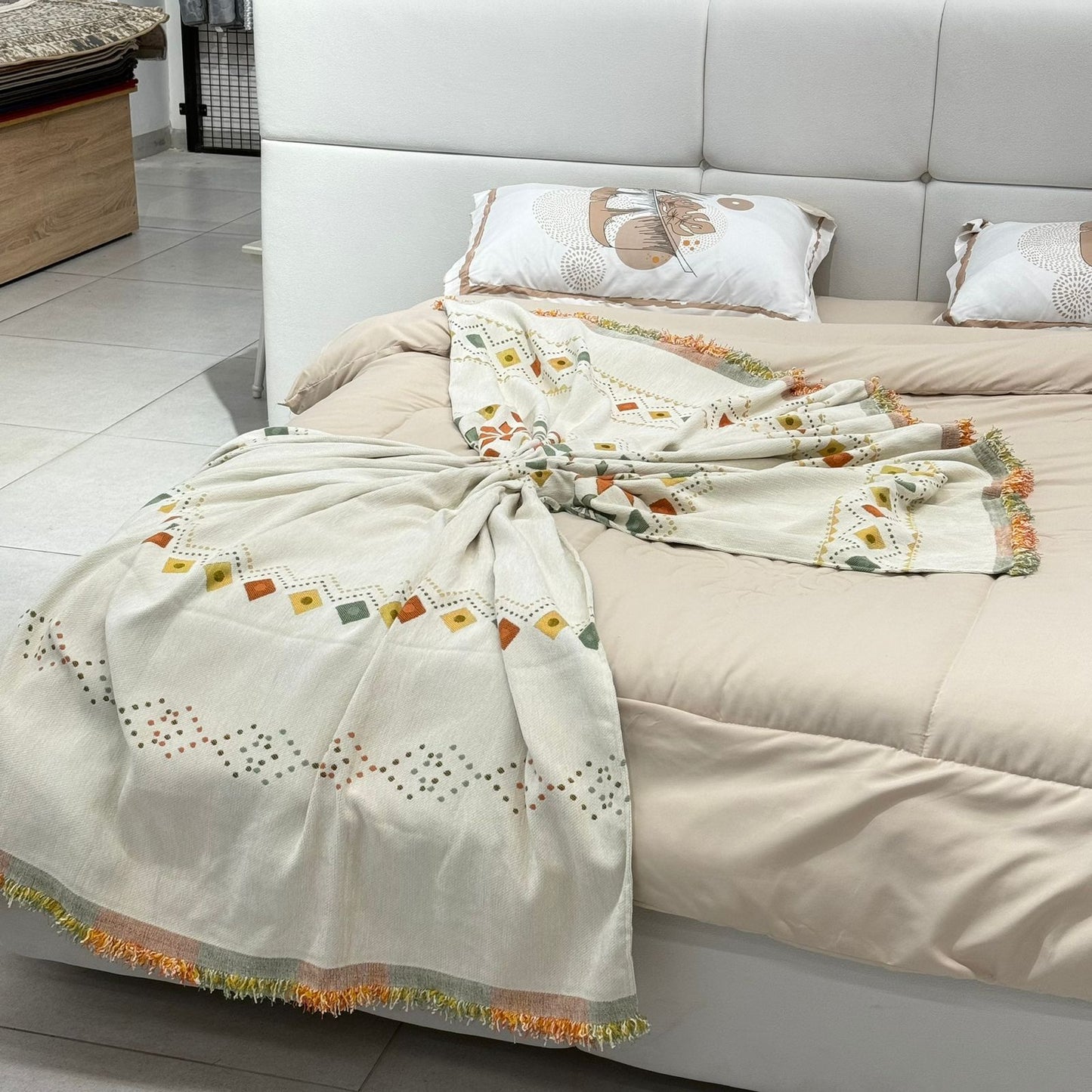 Modern Abstract Throw Blanket for Bed, Sofa & Floor Seating
