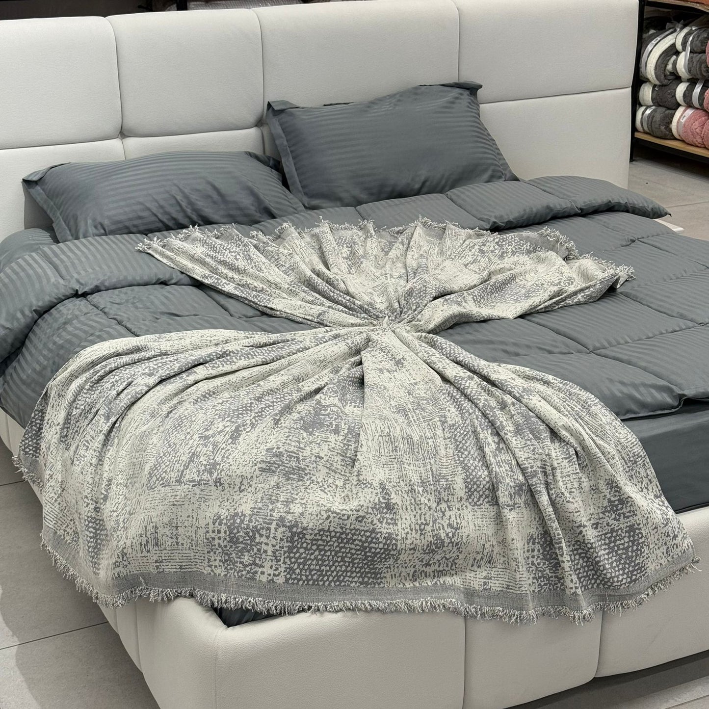 Modern Abstract Throw Blanket for Bed, Sofa & Floor Seating