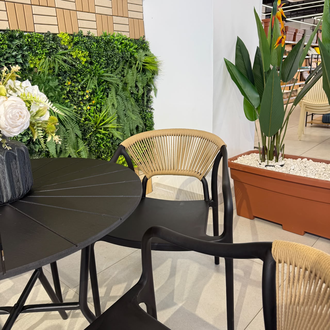 Modern Outdoor Round Table & Chair Set - Black