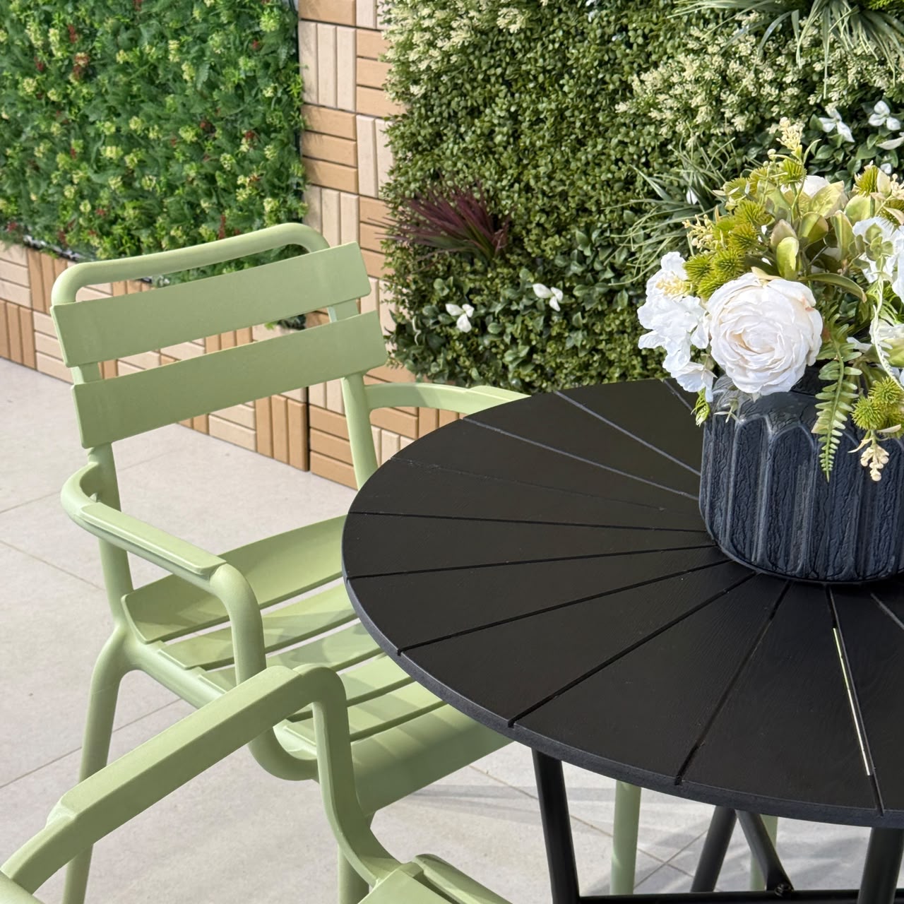 Modern Outdoor Round Table & Chair Set - Black & Light Green
