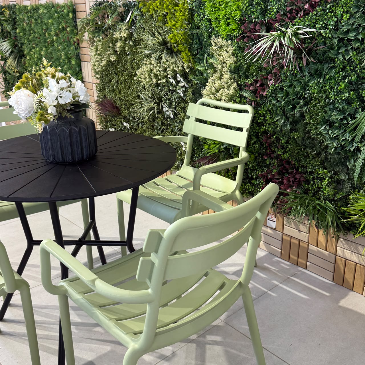 Modern Outdoor Round Table & Chair Set - Black & Light Green