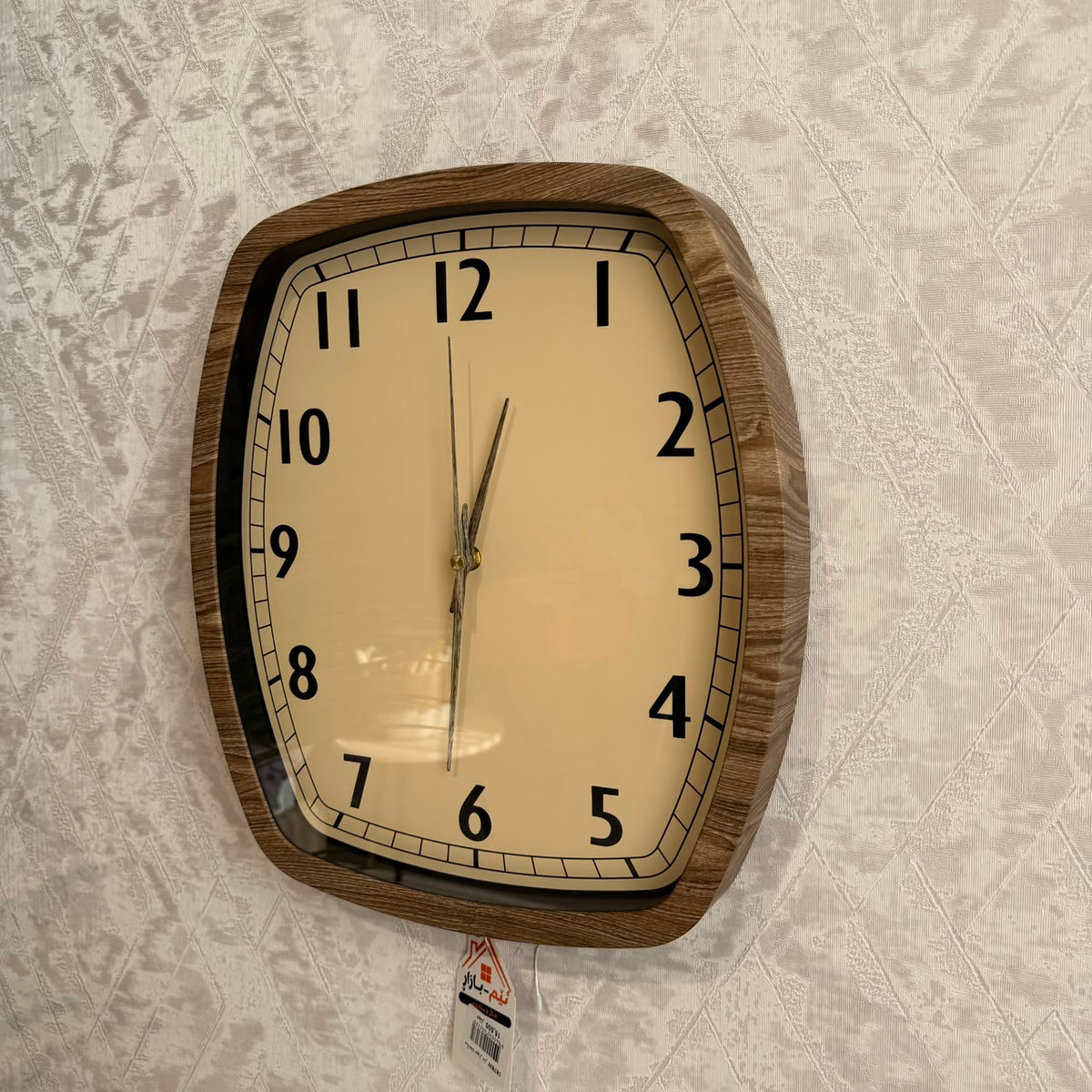 ساعة عرض ديكورية حديثة