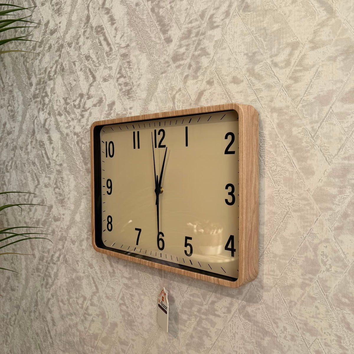 ساعة عرض ديكورية حديثة