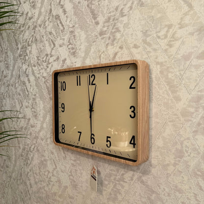 ساعة عرض ديكورية حديثة