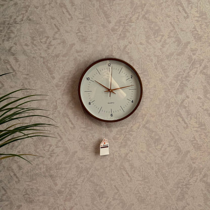 ساعة حائط كلاسيكية وأنيقة وبسيطة