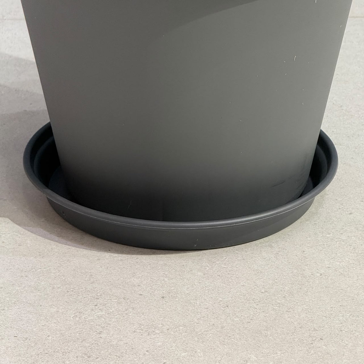 Classic Plastic Plant Pot with Saucer Tray